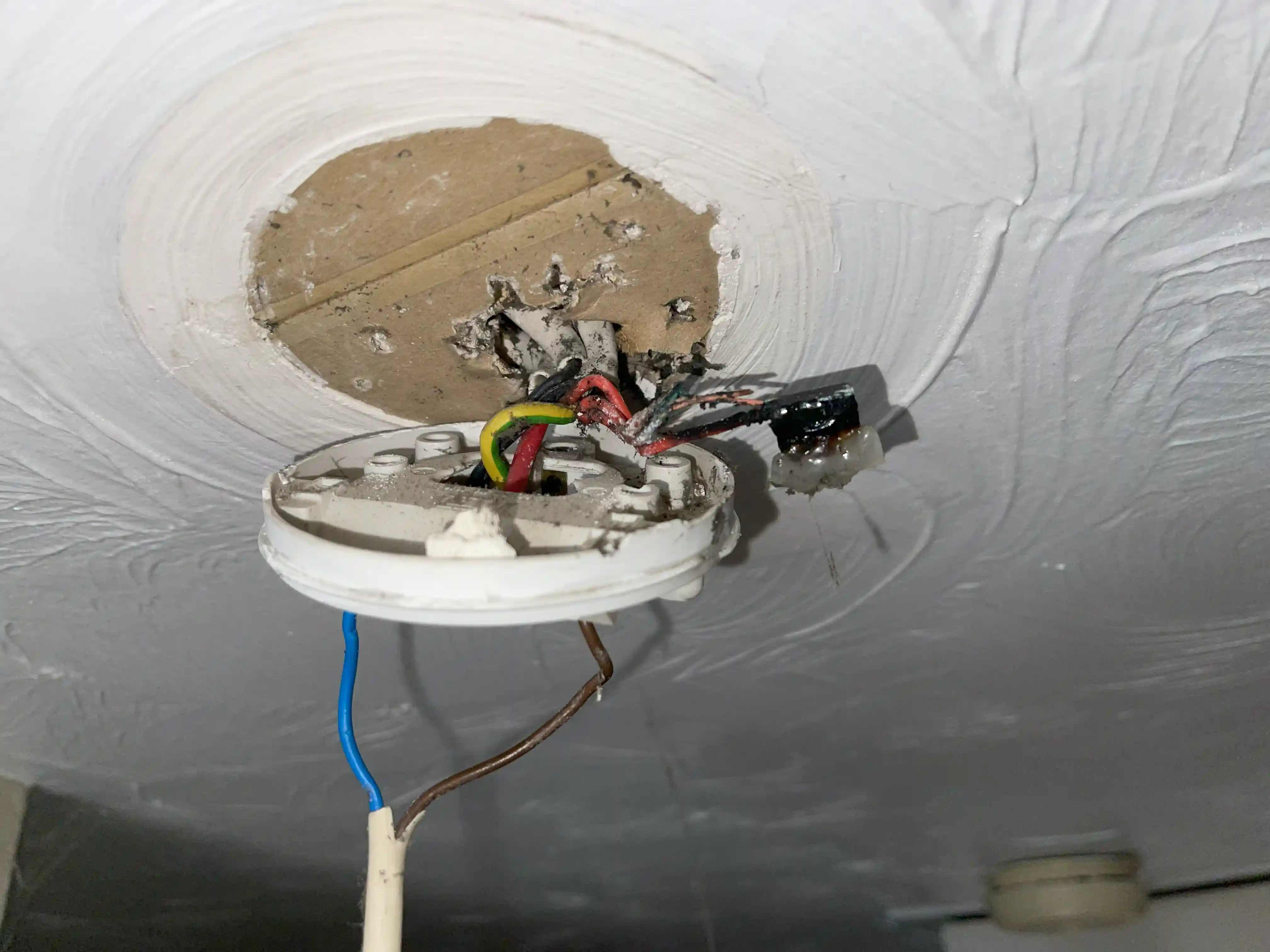 Emergency Electrician Swiss Cottage